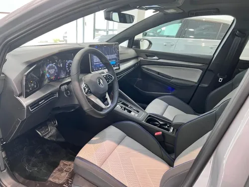 Volkswagen Golf 8 2025 R-Line