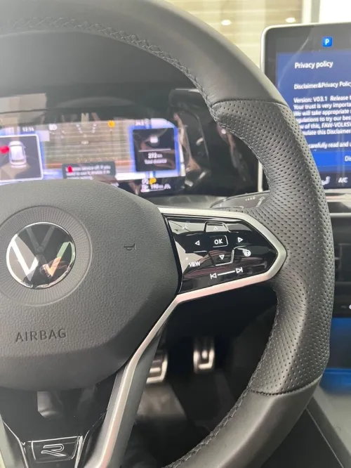 Volkswagen Golf 8 2025 R-Line