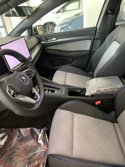 Volkswagen Golf 8.5 Gris Nardo 2025 R Line