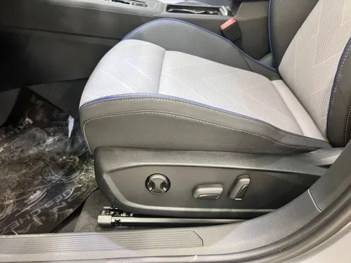 Volkswagen Golf 8 2025 R-Line
