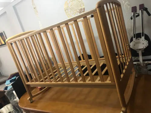 Lit bébé en bois