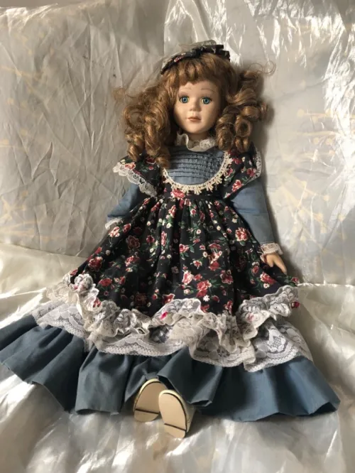 Poupées en porcelaine