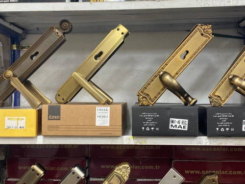 Poignées de porte et accessoires