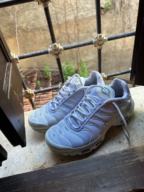 Nike tn white 2025
