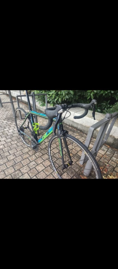Vélo route en Carbone
