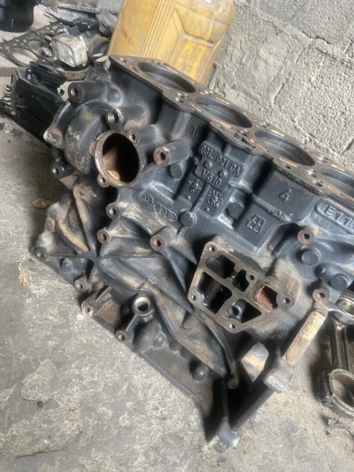 Quelques pièces de rechange de moteur 03 L skoda yeti