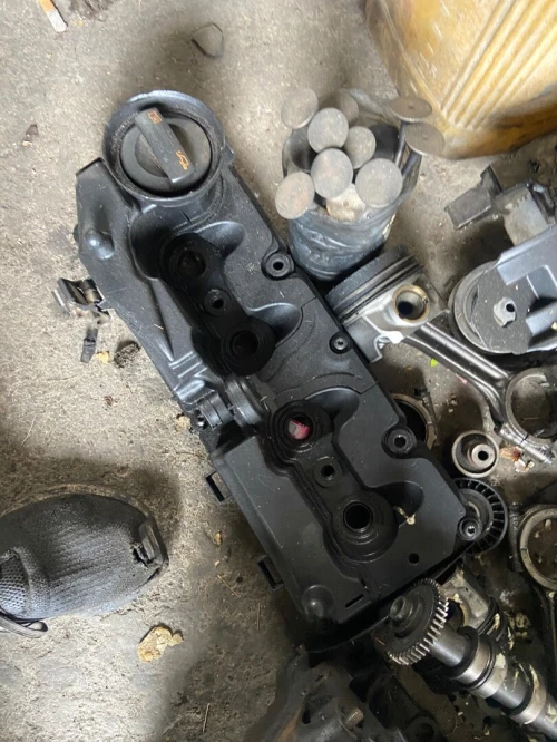 Quelques pièces de rechange de moteur 03 L skoda yeti