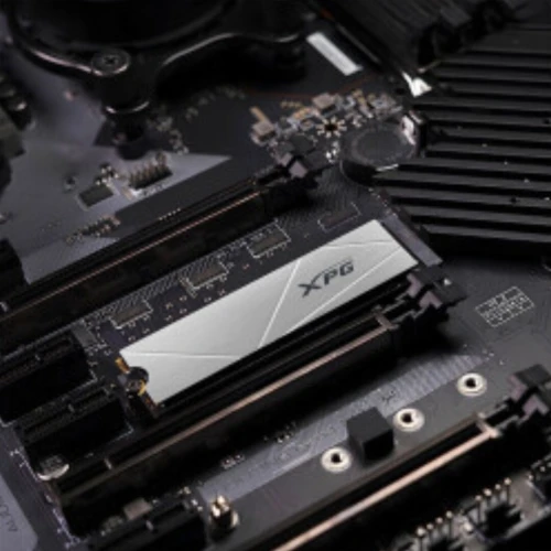 ADATA XPG GAMMIX S60 BLADE - 512GB - NVMe M.2 2280 - PCIe 4.0 x4 - 3D NAND - DRAM-less - HEATSINK