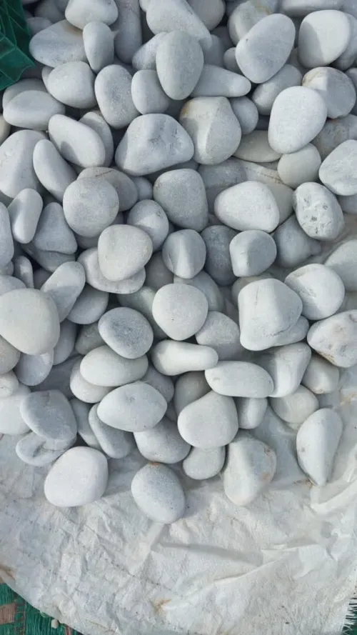 Galet en pierre de marbre blanc
