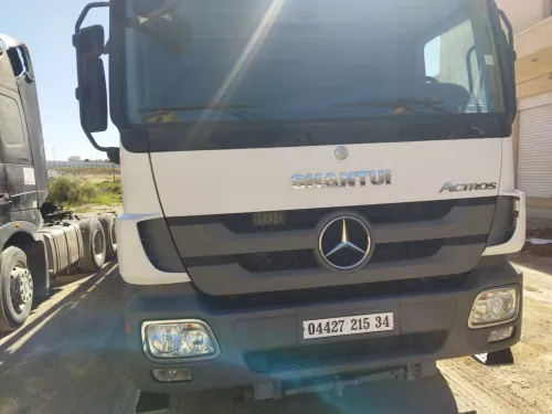 Mercedes Shantui La girafe 2015