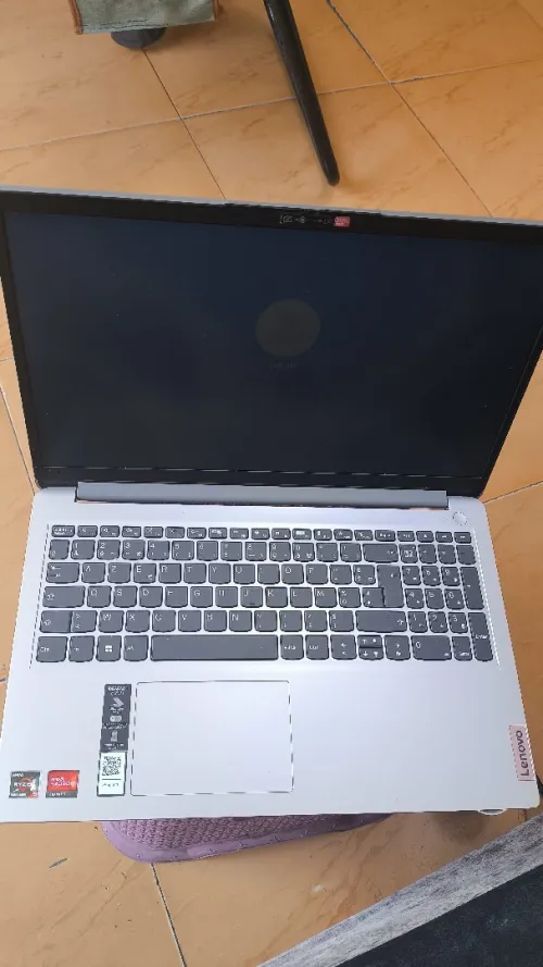 IdeaPad 1 15AMN7 AMD Ryzen 5 7520U with Radeon Graphics. 2.80ghz RAM 8 SSD 512 go