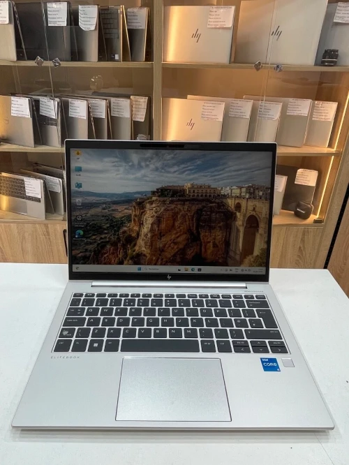 Hp elitebook 830 G9 i5-1235U 16 gb 256ssd