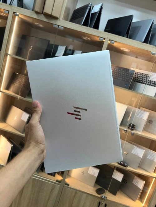 Hp elitebook 840 G9 i7-1260P 16gb 512ssd
