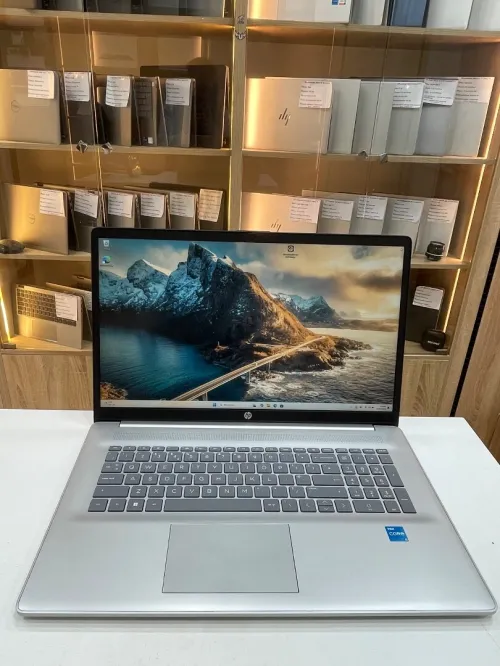 Hp Laptop 17 i3-1215U 8gb 256ssd
