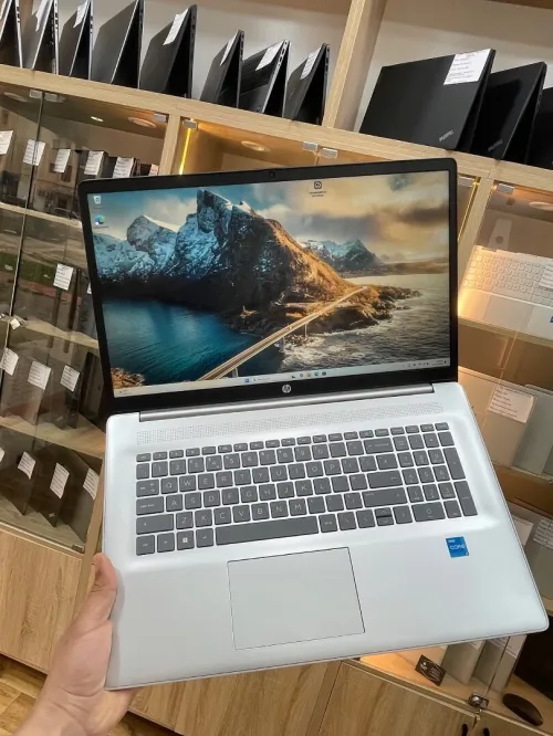 Hp Laptop 17 i3-1215U 8gb 256ssd