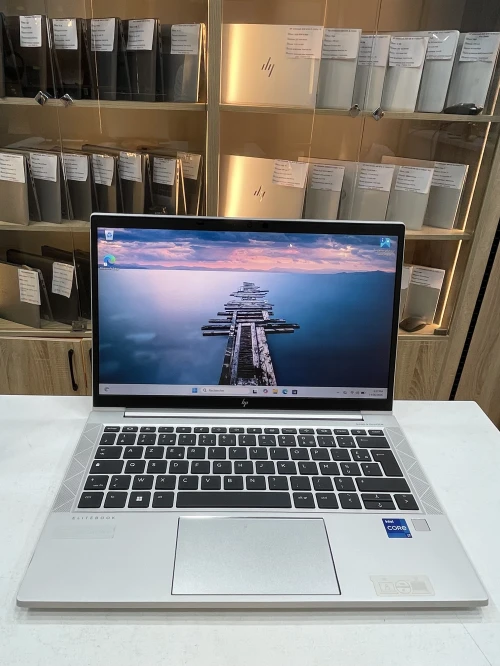 HP élitebook 830 G8 i7-1185G7 16gb 512 ssd