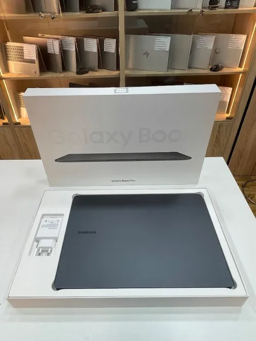 Samsung galaxy book3 Pro i5-1340P 8gb 256ssd