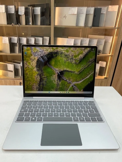 Surface laptop go 2 i5-1135G7 4gb 128ssd