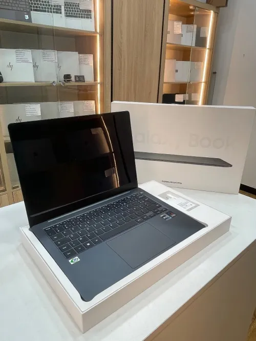 Samsung galaxy book3 Pro i5-1340P 8gb 256ssd