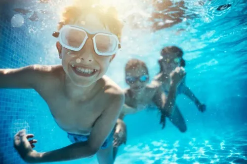 PISCINES NETTOYER DÉSINFECTER'