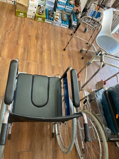 Chaise roulante et pour garde
