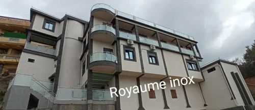Rampes d'escalier en inox et verre 