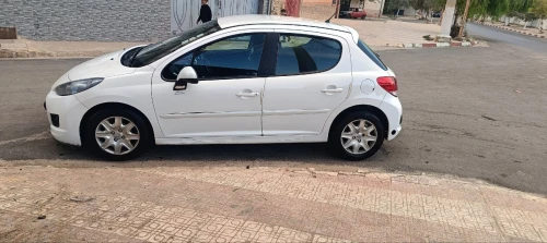 Peugeot 207 2012 1.4 ess 75ch