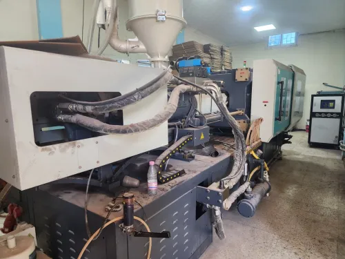 Machine injection plastique