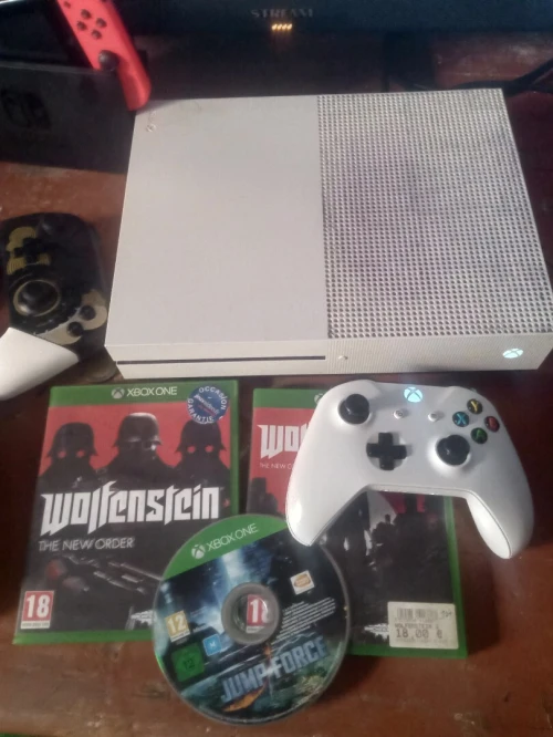 Xbox One s 500gb + 3cd