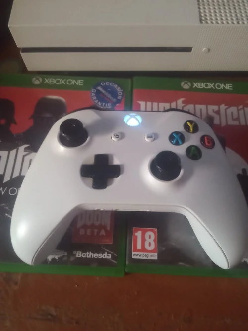 Xbox One s 500gb + 3cd