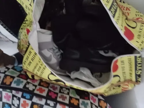 Vend lot de vêtements et sacs pour femmes 