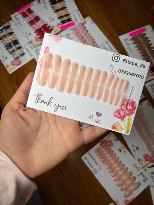 Press on nails  أضافر مؤقتة
