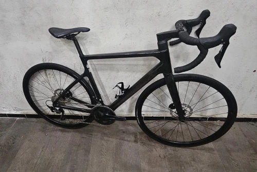 disponible à vendre un beau vélo de route en carbon ORBEA Orca M30 carbone taille 53 11v  