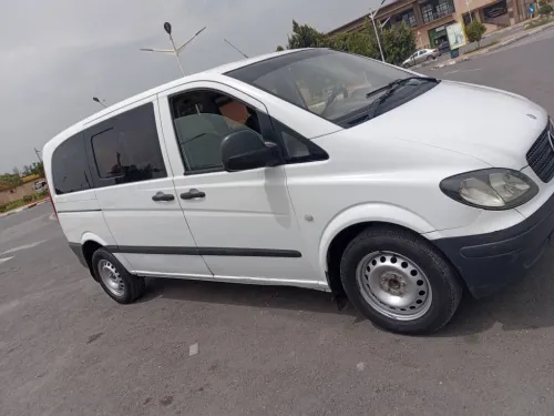 Mercedes vito 2009 00 peinture . Très bon état . Vito jdide .