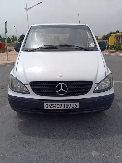 Mercedes vito 2009 00 peinture . Très bon état . Vito jdide .