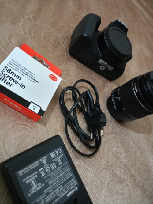 Canon EOS 250D avec objectif 18-55mm + accessoires Prix: