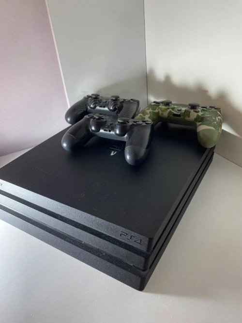 Ps4 pro 1tb 3 manettes