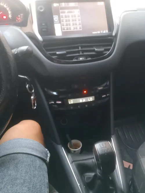 Peugeot 208 2015 Allure