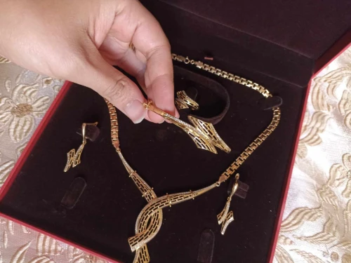 parures en OR 18 carats jamais porté 