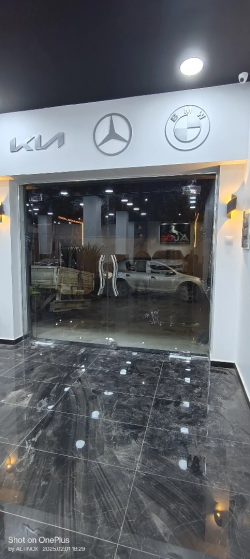 Façade en verre trempé 