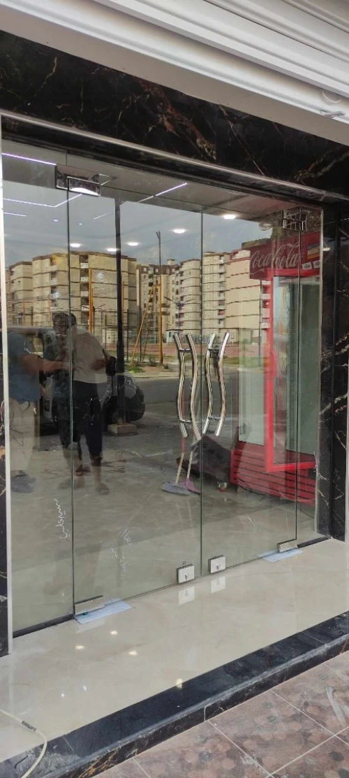 Façade en verre trempé 