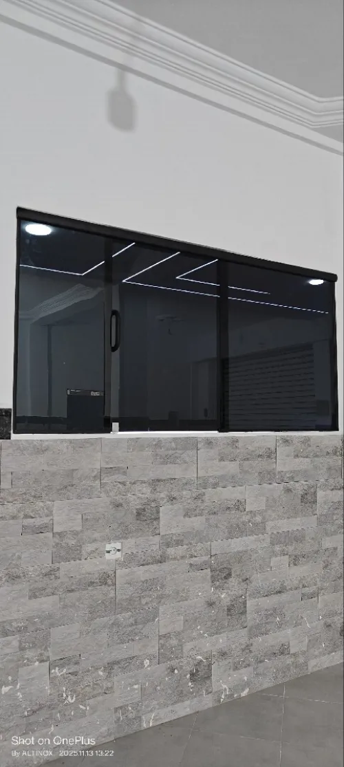 Façade en verre trempé