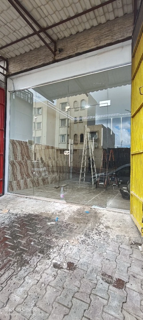 Façade en verre trempé 
