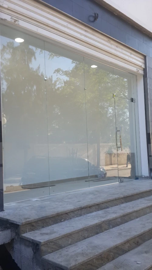 Façade en verre trempé 