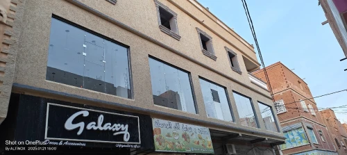 Façade en verre trempé