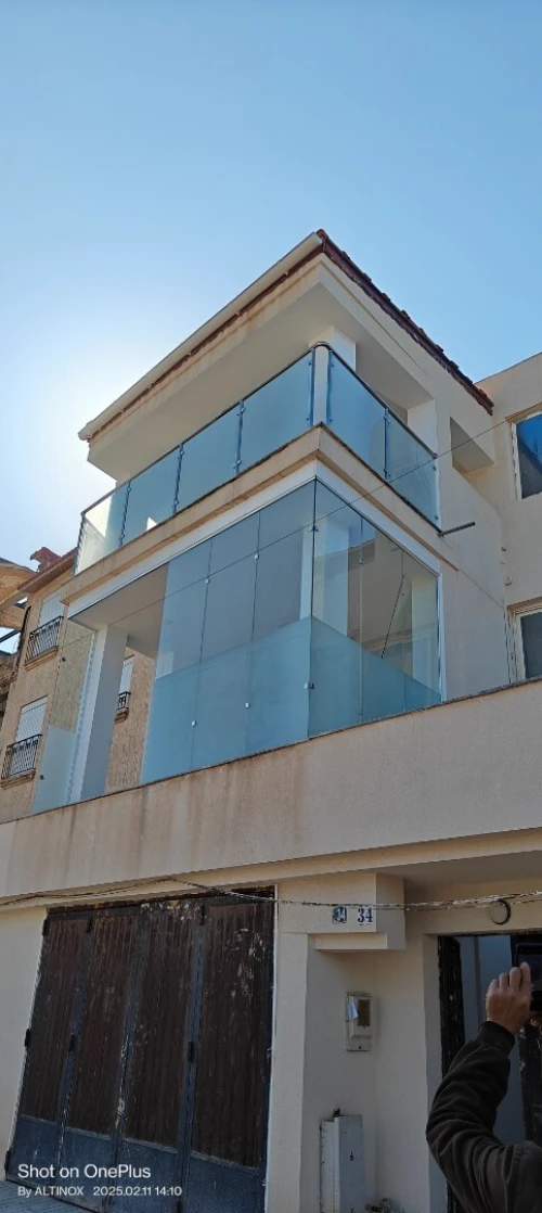 Façade en verre trempé 