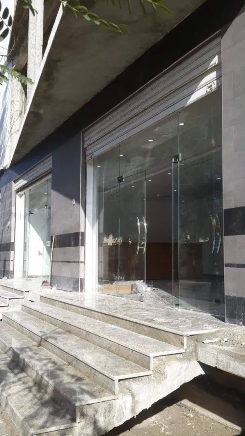 Façade en verre trempé