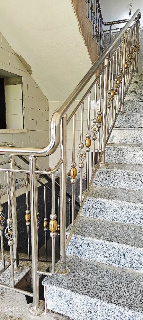 RAMPE D'ESCALIER EN INOX