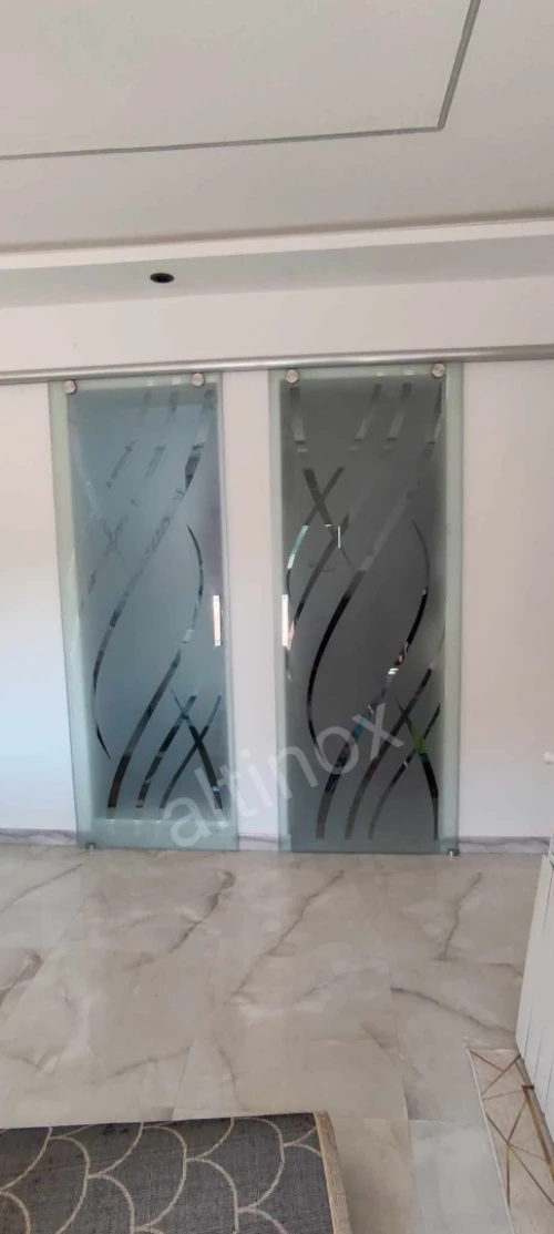 Façade en verre trempé