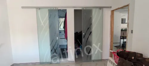 Façade en verre trempé